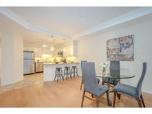 D403-71 Bayberry Drive, Guelph, ON - Indoor Photo Showing Dining Room