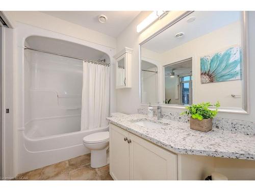 D403-71 Bayberry Drive, Guelph, ON - Indoor Photo Showing Bathroom