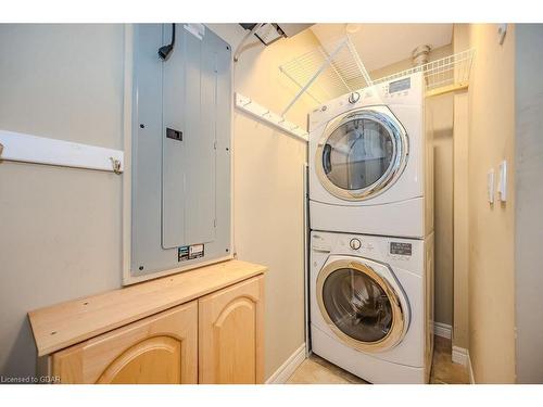 D403-71 Bayberry Drive, Guelph, ON - Indoor Photo Showing Laundry Room