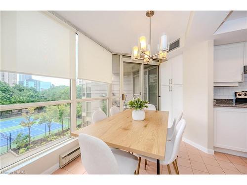 406-55 Kingsbridge Garden Circle, Mississauga, ON - Indoor Photo Showing Dining Room