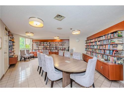 406-55 Kingsbridge Garden Circle, Mississauga, ON - Indoor Photo Showing Dining Room