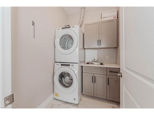 1202-1878 Gordon Street, Guelph, ON - Indoor Photo Showing Laundry Room