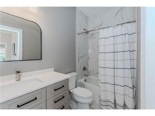 1202-1878 Gordon Street, Guelph, ON - Indoor Photo Showing Bathroom