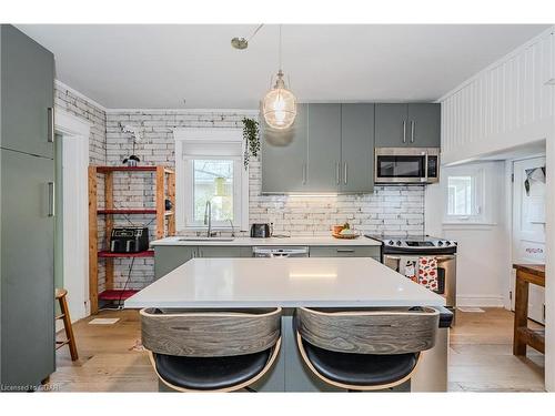 39 Raglan Street, Guelph, ON - Indoor Photo Showing Kitchen With Upgraded Kitchen