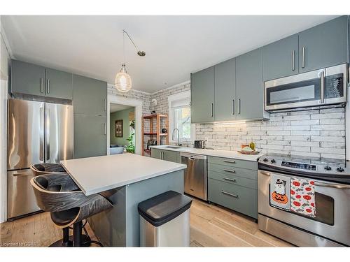 39 Raglan Street, Guelph, ON - Indoor Photo Showing Kitchen With Upgraded Kitchen