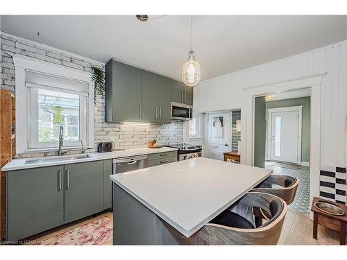 39 Raglan Street, Guelph, ON - Indoor Photo Showing Kitchen With Double Sink With Upgraded Kitchen