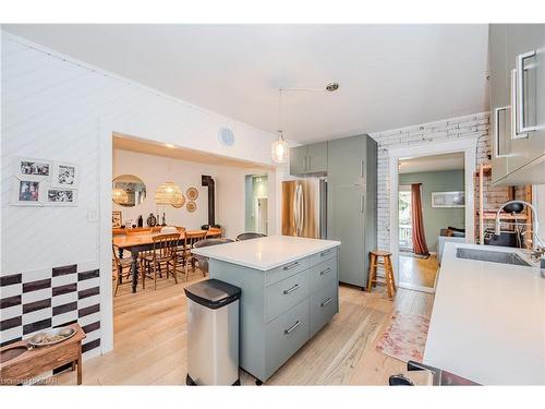 39 Raglan Street, Guelph, ON - Indoor Photo Showing Kitchen