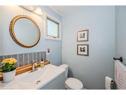 39 Raglan Street, Guelph, ON - Indoor Photo Showing Bathroom