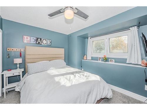 39 Raglan Street, Guelph, ON - Indoor Photo Showing Bedroom