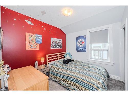 39 Raglan Street, Guelph, ON - Indoor Photo Showing Bedroom