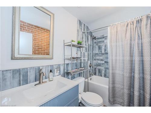 39 Raglan Street, Guelph, ON - Indoor Photo Showing Bathroom