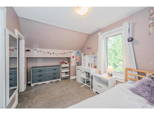 39 Raglan Street, Guelph, ON - Indoor Photo Showing Bedroom