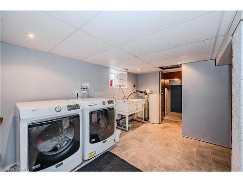 39 Raglan Street, Guelph, ON - Indoor Photo Showing Laundry Room