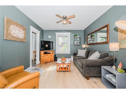 39 Raglan Street, Guelph, ON - Indoor Photo Showing Living Room