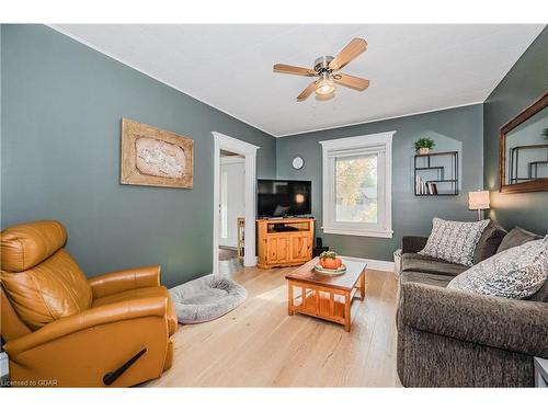 39 Raglan Street, Guelph, ON - Indoor Photo Showing Living Room