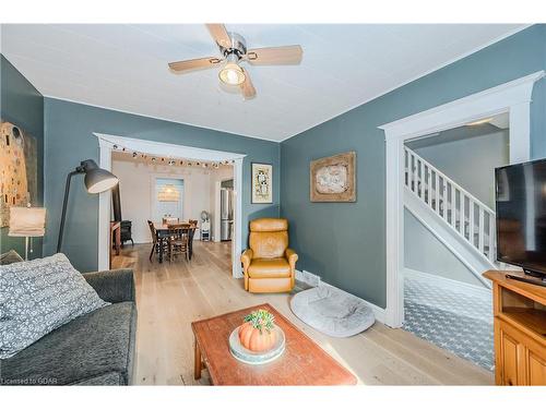 39 Raglan Street, Guelph, ON - Indoor Photo Showing Living Room