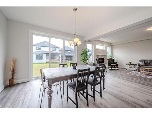 45 Queensgate Crescent, Breslau, ON - Indoor Photo Showing Dining Room