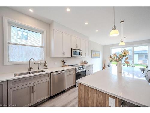 45 Queensgate Crescent, Breslau, ON - Indoor Photo Showing Kitchen With Double Sink