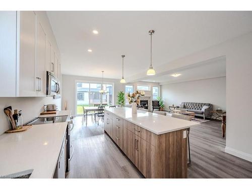 45 Queensgate Crescent, Breslau, ON - Indoor Photo Showing Kitchen With Upgraded Kitchen