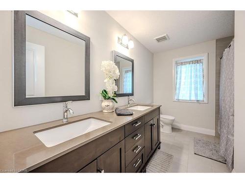 45 Queensgate Crescent, Breslau, ON - Indoor Photo Showing Bathroom