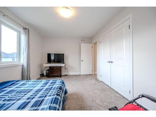 45 Queensgate Crescent, Breslau, ON - Indoor Photo Showing Bedroom