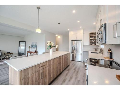 45 Queensgate Crescent, Breslau, ON - Indoor Photo Showing Kitchen With Upgraded Kitchen