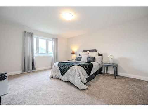 45 Queensgate Crescent, Breslau, ON - Indoor Photo Showing Bedroom