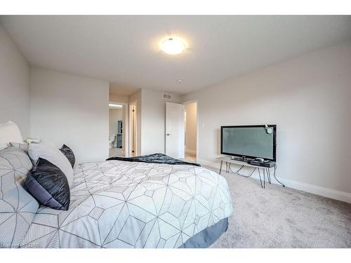 45 Queensgate Crescent, Breslau, ON - Indoor Photo Showing Bedroom