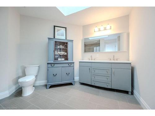 45 Queensgate Crescent, Breslau, ON - Indoor Photo Showing Bathroom