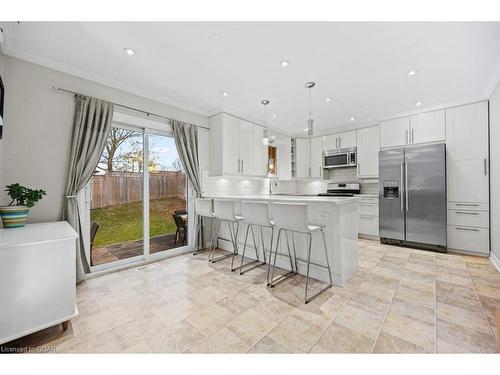 97 Pinnacle Crescent, Guelph, ON - Indoor Photo Showing Kitchen With Upgraded Kitchen