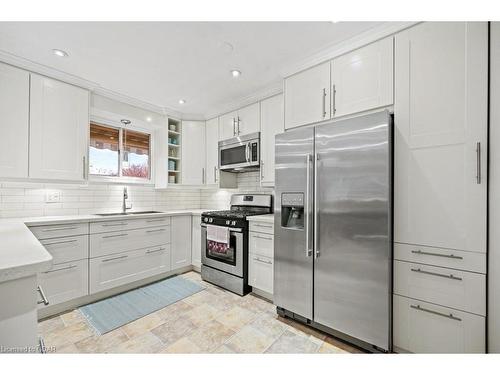 97 Pinnacle Crescent, Guelph, ON - Indoor Photo Showing Kitchen With Upgraded Kitchen