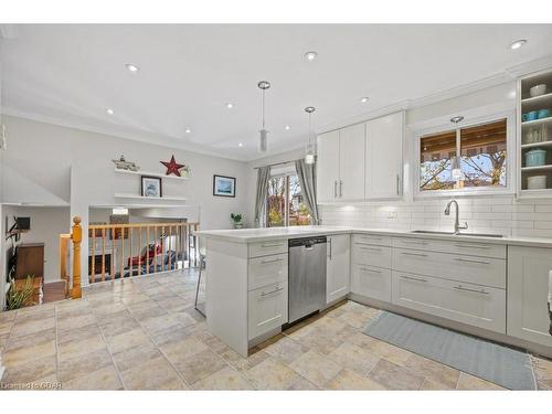 97 Pinnacle Crescent, Guelph, ON - Indoor Photo Showing Kitchen