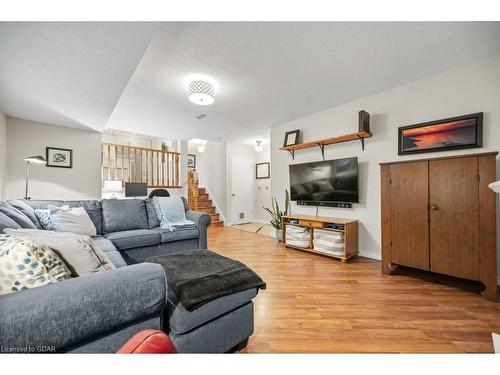 97 Pinnacle Crescent, Guelph, ON - Indoor Photo Showing Living Room