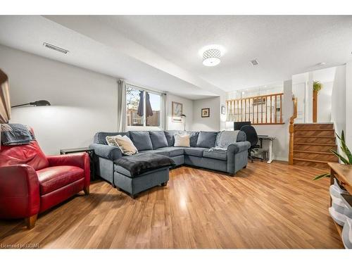 97 Pinnacle Crescent, Guelph, ON - Indoor Photo Showing Living Room