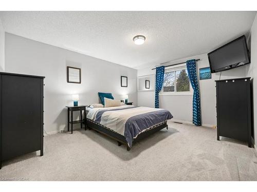 97 Pinnacle Crescent, Guelph, ON - Indoor Photo Showing Bedroom