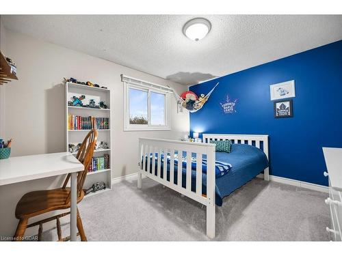 97 Pinnacle Crescent, Guelph, ON - Indoor Photo Showing Bedroom