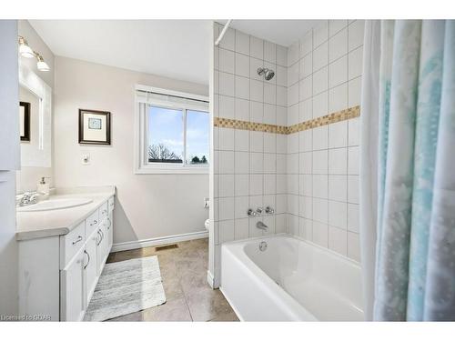 97 Pinnacle Crescent, Guelph, ON - Indoor Photo Showing Bathroom