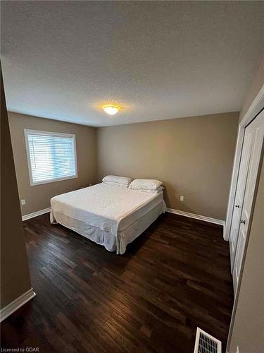 72 Arlington Crescent, Guelph, ON - Indoor Photo Showing Bedroom