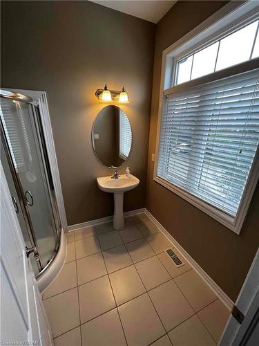 72 Arlington Crescent, Guelph, ON - Indoor Photo Showing Bathroom