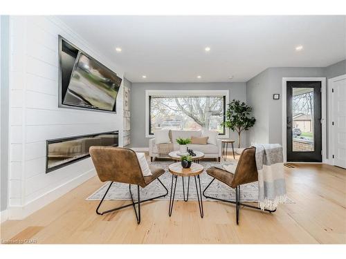 1735 Queenston Road, Cambridge, ON - Indoor Photo Showing Living Room With Fireplace