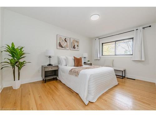 1735 Queenston Road, Cambridge, ON - Indoor Photo Showing Bedroom