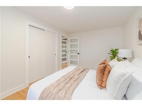 1735 Queenston Road, Cambridge, ON - Indoor Photo Showing Bedroom