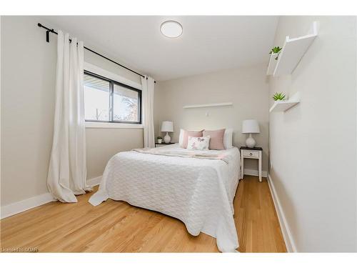 1735 Queenston Road, Cambridge, ON - Indoor Photo Showing Bedroom