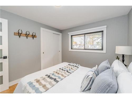 1735 Queenston Road, Cambridge, ON - Indoor Photo Showing Bedroom