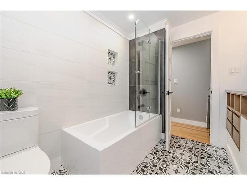 1735 Queenston Road, Cambridge, ON - Indoor Photo Showing Bathroom