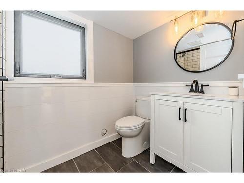 1735 Queenston Road, Cambridge, ON - Indoor Photo Showing Bathroom