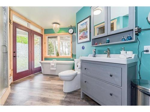 7167 Seventh Line, Belwood, ON - Indoor Photo Showing Bathroom