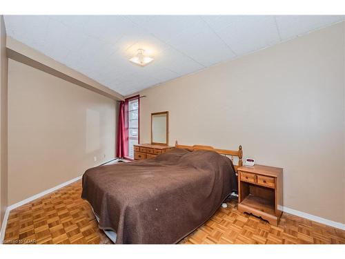 312-105 Conroy Crescent, Guelph, ON - Indoor Photo Showing Bedroom