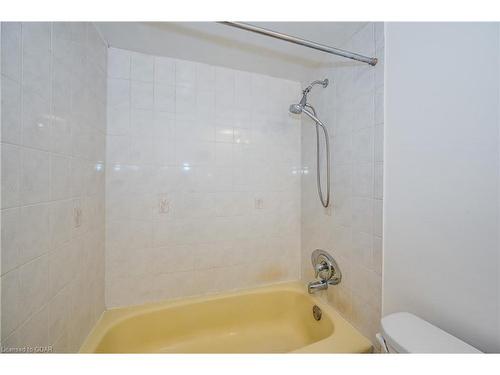 312-105 Conroy Crescent, Guelph, ON - Indoor Photo Showing Bathroom