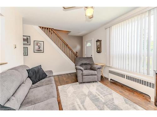 32 Walnut Lane, Paris, ON - Indoor Photo Showing Living Room